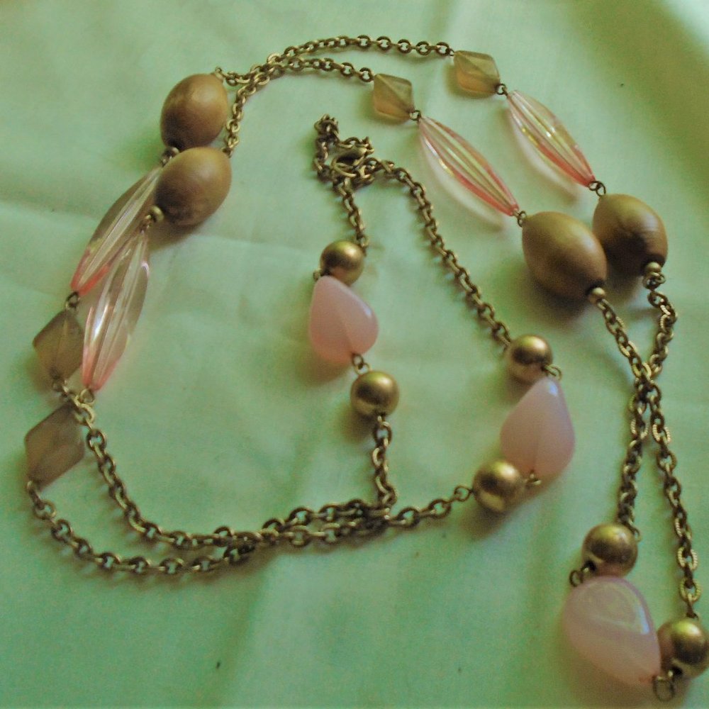 Pink swing necklace